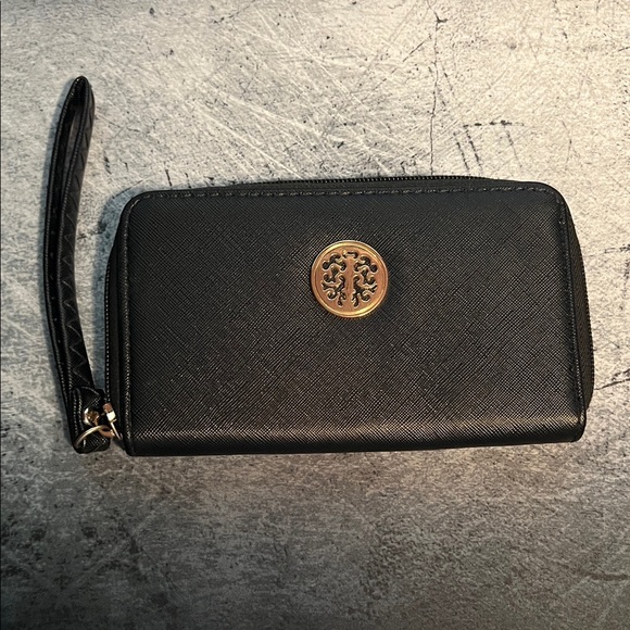 Rebecca & Rifka Handbags - EUC Rebecca & Rifka Black Zip-Around Wristlet Wallet with Gold Medallion